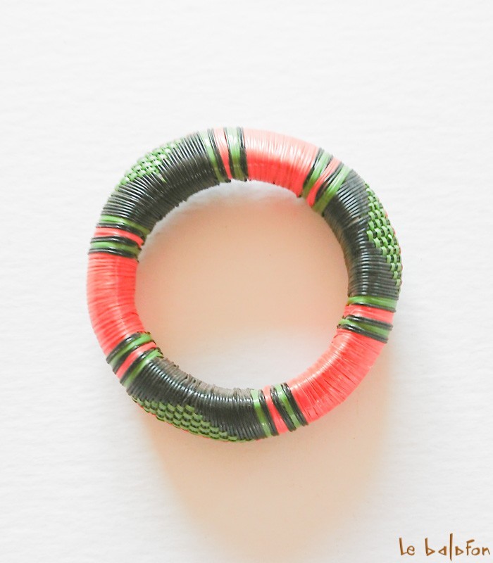 Bracelet africain en plastique recyclé