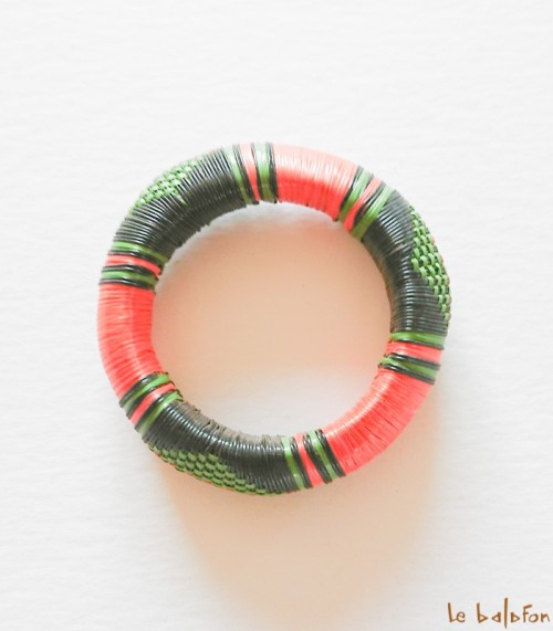 Bracelet africain en plastique recyclé