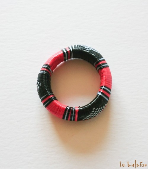 Bracelet africain en plastique recyclé