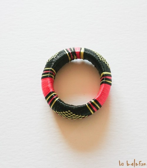 Bracelet africain en plastique recyclé
