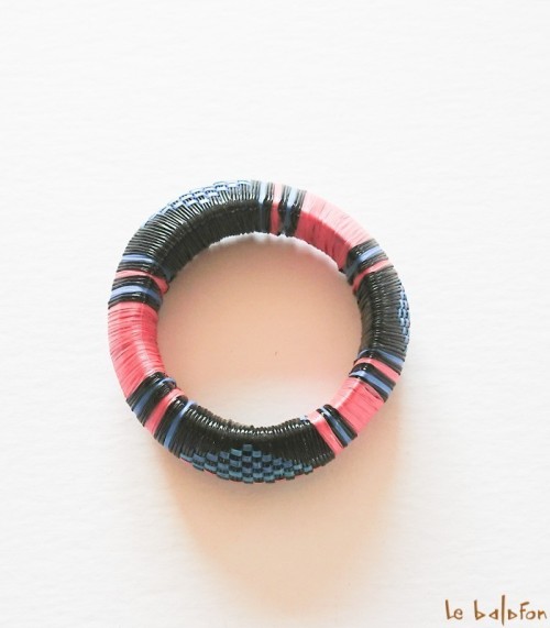 Bracelet africain en plastique recyclé