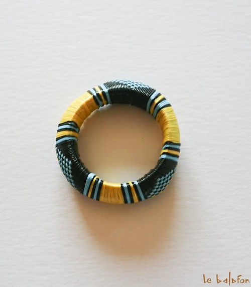 Bracelet africain en plastique recyclé