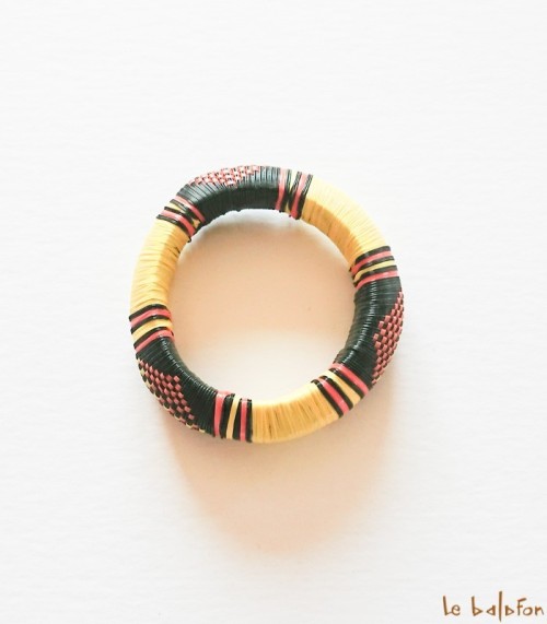 Bracelet africain en plastique recyclé