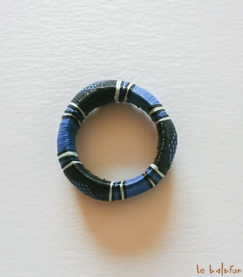 Bracelet africain en plastique recyclé