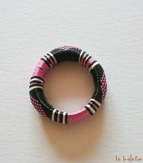 Bracelet africain en plastique recyclé