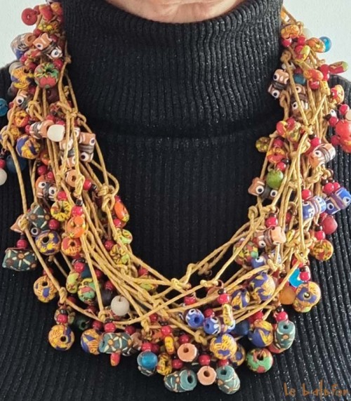 Collier africain multi rangs en perles de verre
