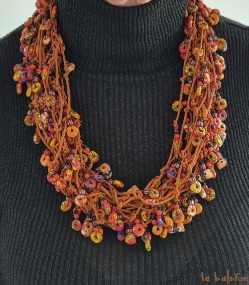 Collier africain multi rangs en perles de verre