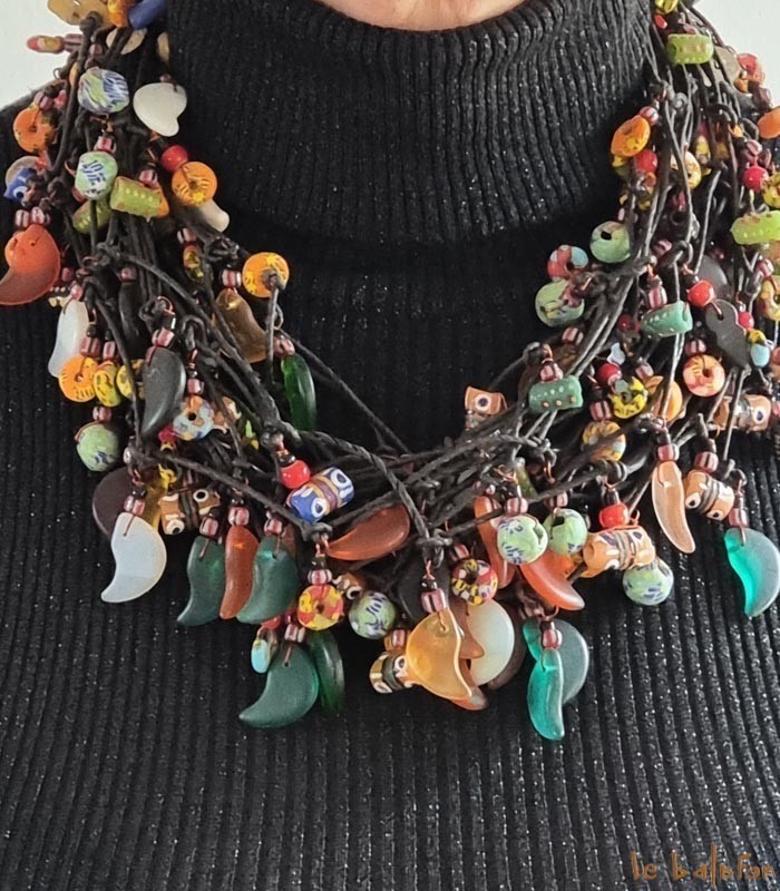 Collier africain multi rangs en perles de verre