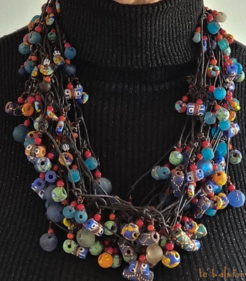 Collier africain multi rangs en perles de verre