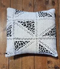 Coussin ethnique noir et blanc "Panthère" 40x40