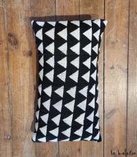 Coussin ethnique noir et blanc 30x50