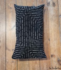 Coussin ethnique noir et blanc 30x50