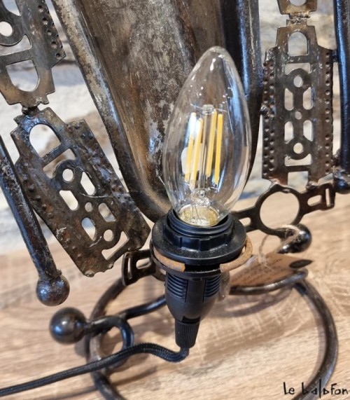 Lampe à poser en métal