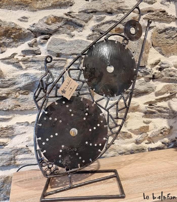 Lampe industrielle en métal recyclé "Le poisson"