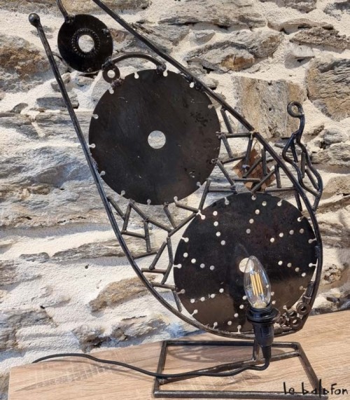 Lampe à poser en métal