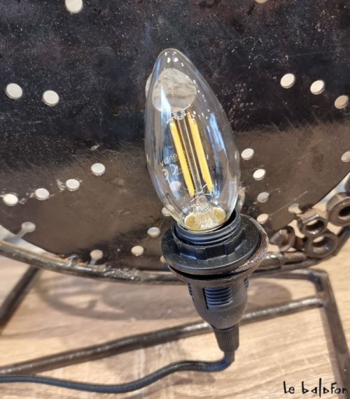 Lampe à poser en métal