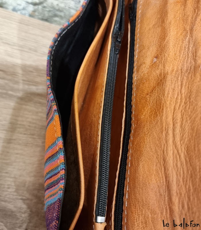 Pochette ethnique en tissu et cuir