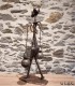 Porteur d'eau africain en métal recyclé