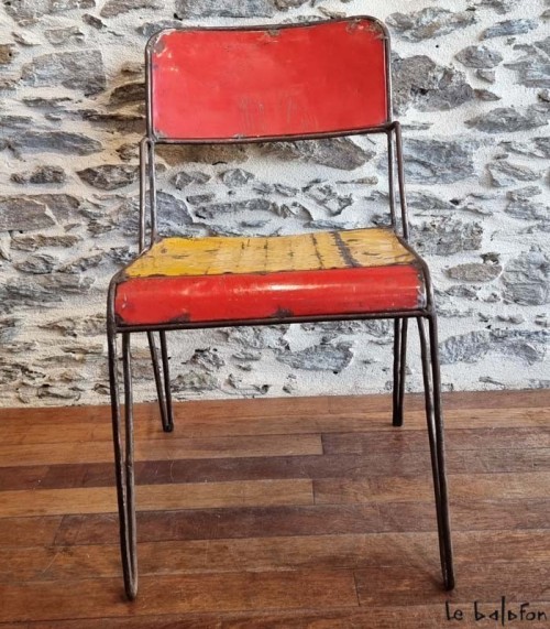 chaise en metal recyclé