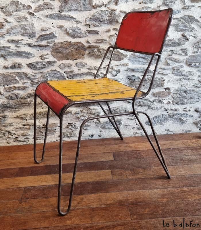chaise en metal recyclé