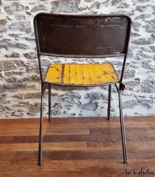 chaise en metal recyclé