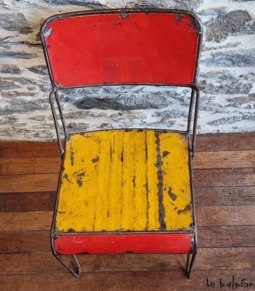 chaise en metal recyclé