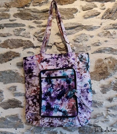 Tote bag pliable tie and dye