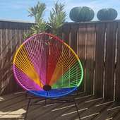 Le soleil et la chaleur sont au rdv🌞alors vive les apéros en terrasse🍸🍹dans un joli fauteuil AWO type Acapulco tressé à la main. Réalisé en fil de pêche et métal recyclé, optez pour une déco authentique sélectionnée dans un esprit éthique auprès de nos artisans africains partenaires. 🟥🟧🟨🟩🟦🟪 En boutique ou sur le e-shop ⬆️ et n'hésitez-pas à me contacter pour tout renseignement😉 . . . . . #pornic #destinationpornic #cotedejadepaysderetz #fauteuilafricain #fauteuilcoloré #fauteuiljardin #fauteuilethnique #salonartisanal #mobilierdejardindesign #mobilierethique #mobilierdejardin #chaisedejardin #decobohochic #bohemedeco #decoethnique #décoethnique #ethniquechic