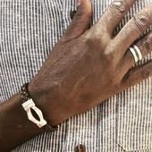 Les hommes aussi aiment les bijoux ?😉 Voilà donc une belle idée cadeau pour la fête des pères, un bijou éthique en argent🌐artisanat Touareg du Niger. . . . . #pornic #bijouxnantes #bijouxhommes #bijouxoriginaux #bijouxafricains #baguehomme #bracelethomme #bracelethommecadeau #ideecadeaufetedesperes #madeinafrica #artisanatafricain #artafrica #bijouxtouareg #bijouxargent