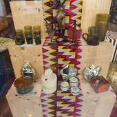 🎁Et si cette année, vos cadeaux avaient une âme ?Au Balafon à Pornic, chaque objet raconte une histoire. Venez découvrir une boutique où l’on prend le temps de choisir le cadeau qui fait vraiment plaisir.🌍Des créations artisanales et responsables Objets déco, bijoux, idées bien-être, trouvailles du monde… Nous sélectionnons des pièces uniques, fabriquées avec soin, authenticité et respect des artisans.✨Trouvez le cadeau parfait, du petit plaisir au grand “wahou” Que ce soit pour la famille, les amis, les collègues (ou vous-même !), vous repartirez avec un cadeau original et plein de sens.🏡Une boutique chaleureuse au cœur de Pornic Venez vivre l’expérience en vrai : toucher, sentir, découvrir… Et profiter de nos conseils personnalisés.🎉On vous attend !Retrouvez-nous en boutique à Pornic ou 👉 www.le-balafon.comFaites de vos cadeaux un moment de magie ✨ . . . . #pornic #artisanatafricain #destinationpornic