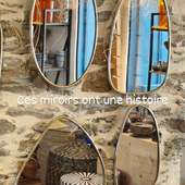 🪞Avant d’arriver en boutique, ces miroirs artisanaux en laiton ont une histoire.Ils sont fabriqués à la main au Maroc, dans de petits ateliers où chaque détail est travaillé : découpe, ponçage, martelage… Chaque pièce est unique, avec ses légères irrégularités qui font tout son charme. Ici, rien n’est parfait. Et c’est justement ce qui les rend si beaux.Aucun n’est identique. Et c’est tout l’intérêt.Des objets qui portent la trace de ceux qui les ont créés et ainsi apportent du caractère à votre intérieur, loin du standard.Si vous cherchez une déco qui a du sens, vous êtes au bon endroit. Le Balafon - Pornic📍 Disponibles en boutique (quantités limitées)N'hésitez-pas à nous contacter en MP ou par mail contact@le-balafon.com pour tout renseignement🤗 . . . #pornic #destinationpornic #artisanatmarocain #miroirlaiton #slowdecoration