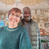 Du fond du cœur, on voulait vous dire MERCI🧡💛🤎Merci à tous ceux et celles qui nous suivent depuis tant d'années et qui savent à quel point notre passion de l'artisanat et l'envie de partage nous transporte au quotidien.Merci aux pornicais-e-s et les environs qui nous ont découverts il y a maintenant 3 ans et demi...Merci à nos fidèles client-e-s nantais-e-s.Plus largement, merci à ceux et celles qui ont choisi un commerce de proximité pour ce Noël : Faire le choix de l'originalité, de l'authenticité et de la chaleur humaine.✨Joyeux Noël 🎄🎁On se retrouve dès le 26 décembre😉 . . . #pornic #artisanatafricain #artisanatdumonde #boutiqueethique #boutiqueindépendante