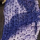 🟣🟡Vibrations de couleurs sénégalaises🟠🔴L'éclat des tissus artisanaux au Sénégal se retrouve dans le "Thioup". Teinture artisanale proche du Tie & Dye.Les dessins sont imprimés sur une étoffe blanche selon la technique du blockprint et après nouage le tissu est plongé dans des bains de couleurs ce qui donne des pièces uniques aux motifs éclatants.​Un artisanat traditionnel transmis de génération en génération, principalement par les femmes. . . . #artisanatafricain #madeinafrica #teintureartisanale #tissuafricain #artisanatdumondeQuelle couleur préférez-vous ?🤗