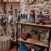 Notre nouvelle collection de céramique marocaine est en quantité très limitée, pièces uniques pour la plupart : vases mais aussi tasses, coupelles, brûleur d'encens, verres beldi expresso....pour se faire plaisir ou à offrir🎁C'est artisanat est magnifique, n'est-ce pas ?Je vous accueille le samedi de 10h-12h30 et 15h-19h et le dimanche 10h-12h30 . . . . #pornic #cotedejadepaysderetz #ceramiqueartisanale #ceramiquemarocaine #artisanatafricain #artafrica #artisanatmarocain #artisanatdumonde #decodumonde #deconantes #nantesdeco #boutiquepornic #decoethique #décoethnique #ethniquechic #bohohomes